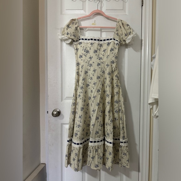 Only worn once used like new dress - Picture 4 of 4